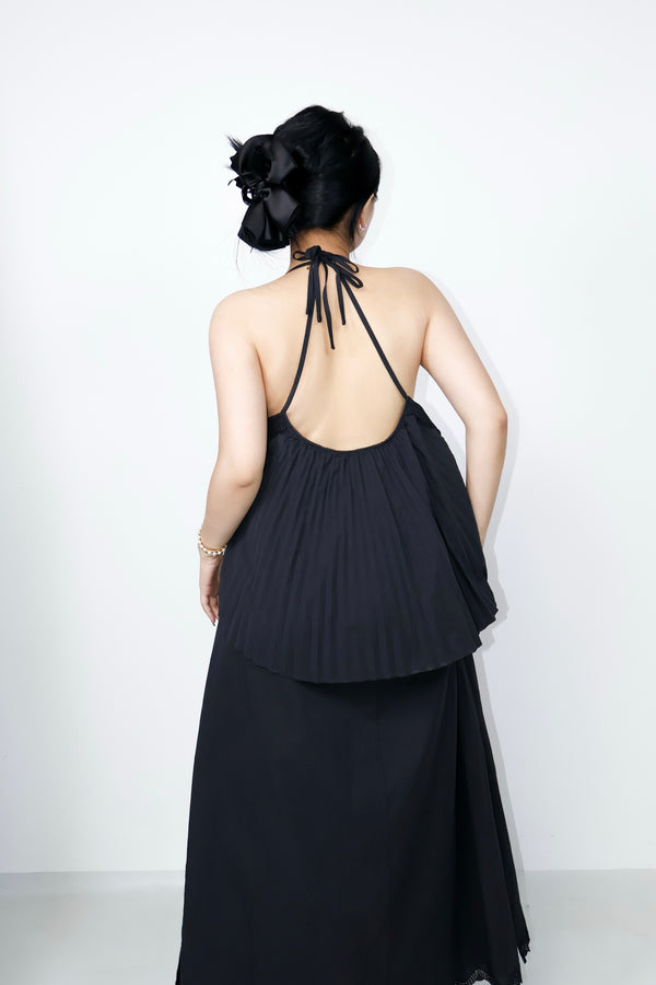 THE NOIR REVERIE IN BLACK